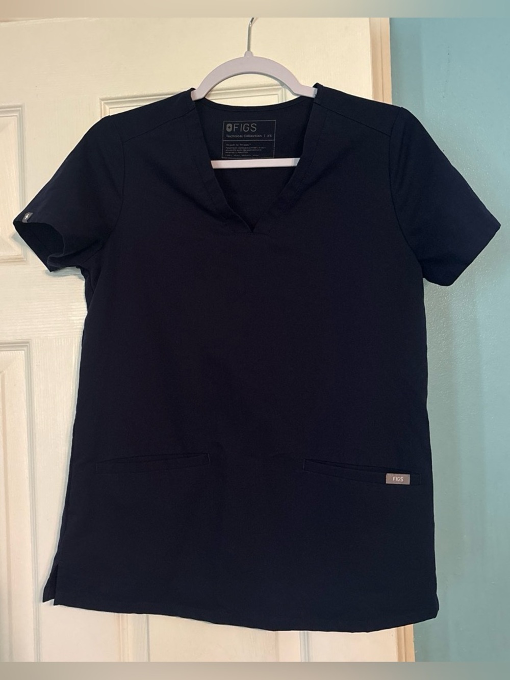 FIGS Women's V-Neck Scrub Top